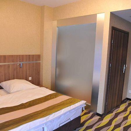 Oswald Arena Otel Jemielnica Dış mekan fotoğraf