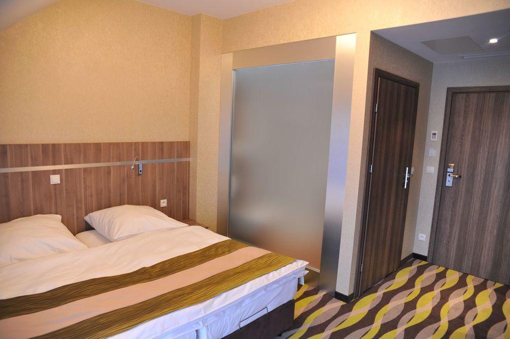 Oswald Arena Otel Jemielnica Dış mekan fotoğraf